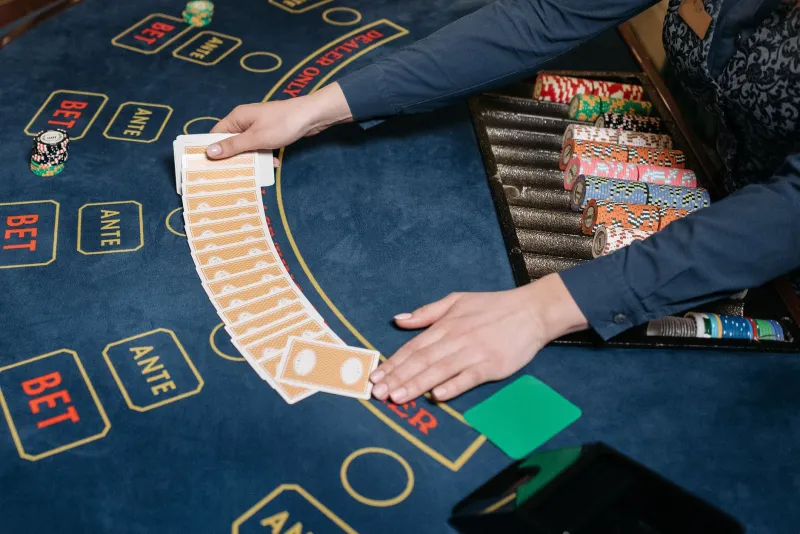 Dealers With a Smile: Why Thai-Inspired Live Casino Experiences Are Winning American Hearts