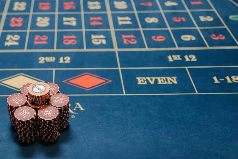 How Thai Sportsbooks Crunch Numbers Differently — And Why Your Wallet Should Care